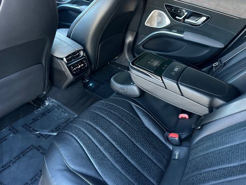 Certified 2022 Mercedes-Benz EQS 580 4MATIC Sedan w/ Pinnacle Trim Package image 11