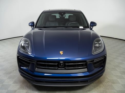 Certified 2023 Porsche Macan AWD/4WD image 35