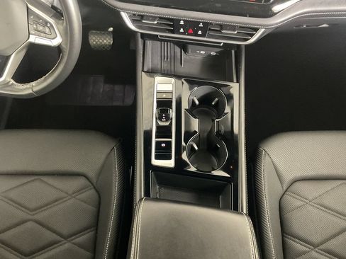 Used 2025 Volkswagen Atlas Cross Sport SE AWD/4WD image 14