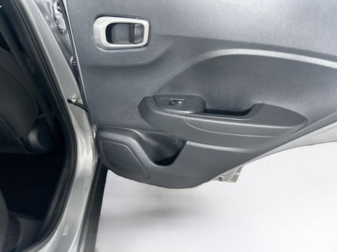 Used 2025 Hyundai Venue SEL image 28