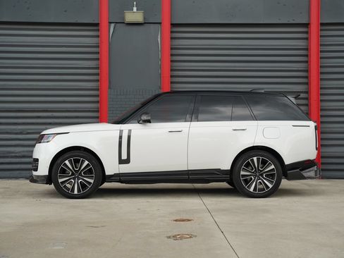 Used 2025 Land Rover Range Rover SE AWD/4WD image 6