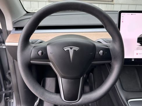 Used 2024 Tesla Model Y Long Range image 35