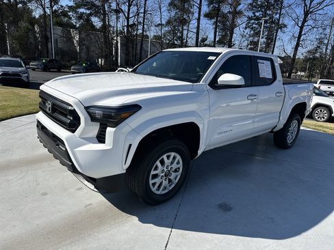 Certified 2024 Toyota Tacoma SR5 image 5