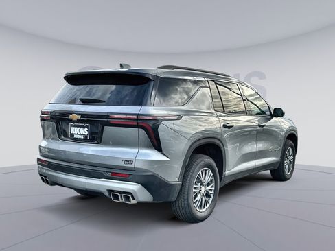 New 2025 Chevrolet Traverse LT w/ Enhanced Driving Package image 7