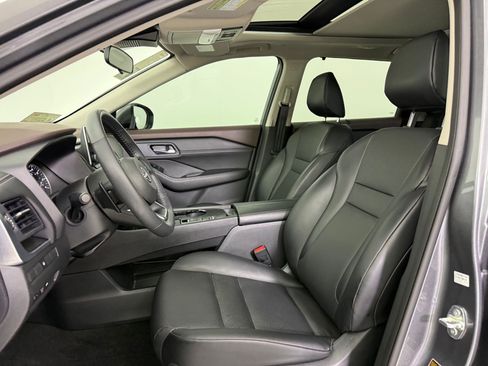 Used 2023 Nissan Rogue SV w/ SV Premium B Package image 5