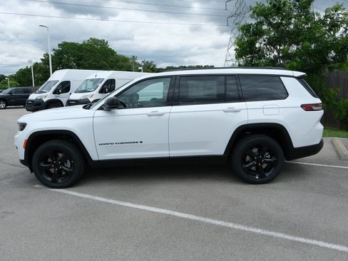 New 2025 Jeep Grand Cherokee L Altitude image 11