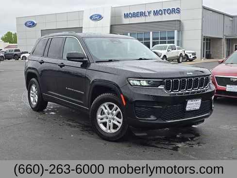 Used 2024 Jeep Grand Cherokee Laredo AWD/4WD image 1