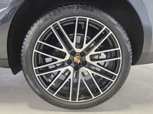Certified 2026 Porsche Macan AWD/4WD image 10