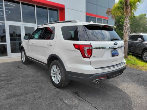 Used 2018 Ford Explorer XLT w/ Equipment Group 202A AWD/4WD image 6