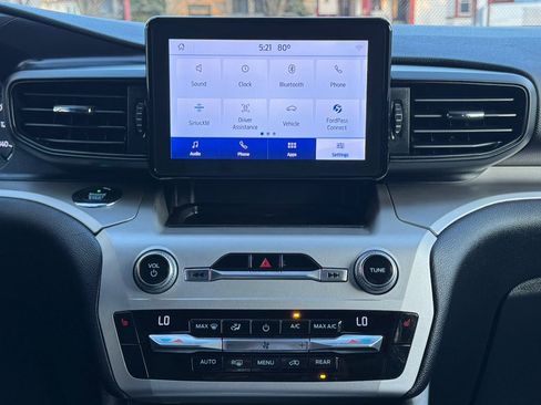 Used 2021 Ford Explorer XLT image 23