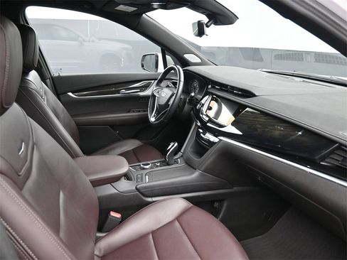 Certified 2023 Cadillac XT6 Premium Luxury w/ Technology Package image 2