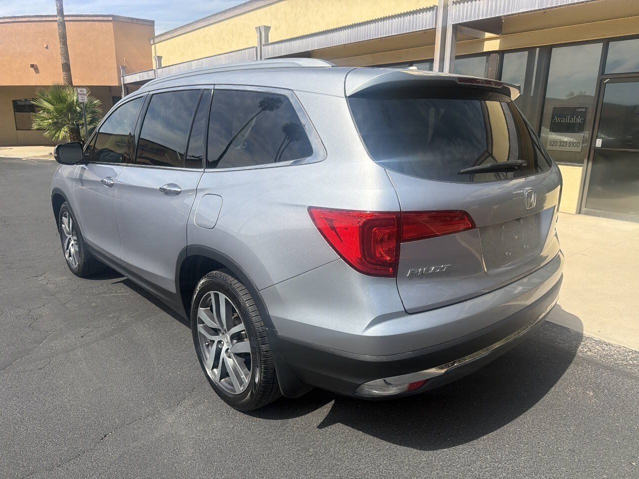 Used 2017 Honda Pilot Touring image 6
