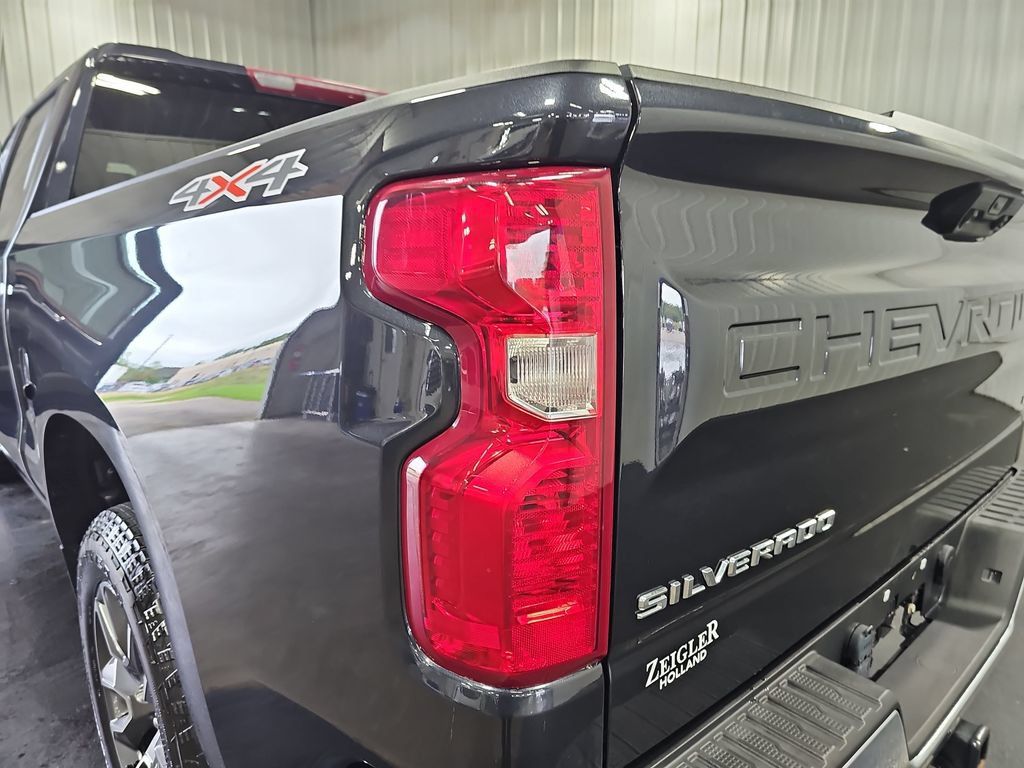 Used 2023 Chevrolet Silverado 1500 LT AWD/4WD image 34