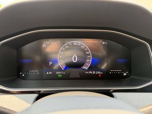 Used 2025 Volkswagen Jetta SE FWD image 26