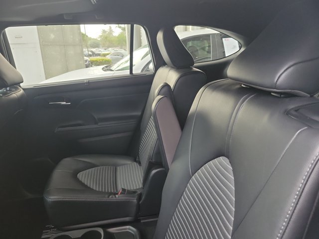 Used 2024 Toyota Highlander XSE FWD image 14