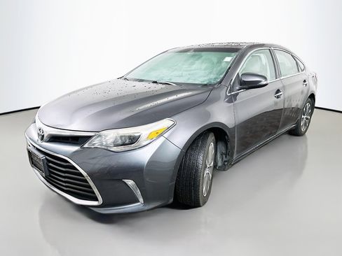 Used 2016 Toyota Avalon XLE Premium image 3