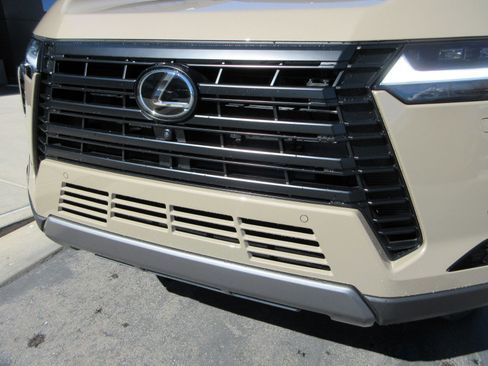 Used 2026 Lexus GX 550 550 Overtrail+ w/ Accessory Package (CT) image 16