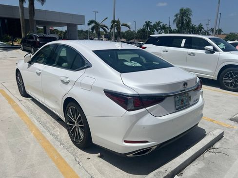 Used 2024 Lexus ES 350 w/ Premium Package FWD image 8
