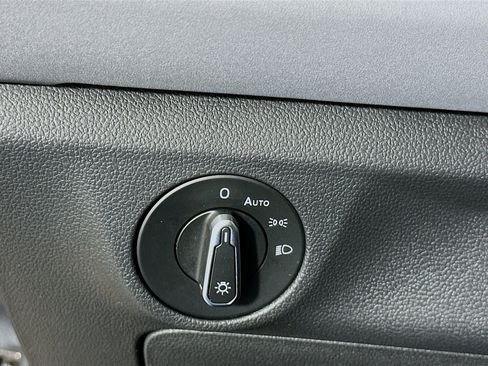 Used 2025 Volkswagen Jetta SE image 17