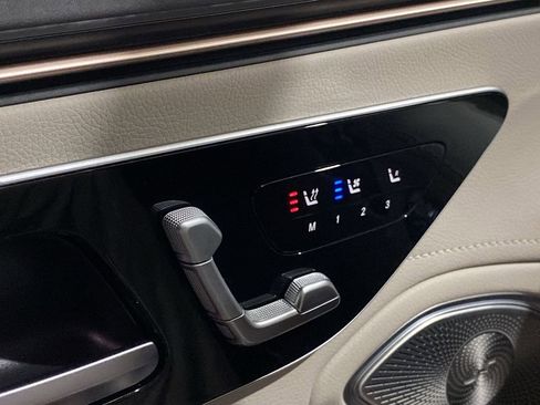 Used 2022 Mercedes-Benz EQS 580 4MATIC Sedan image 10