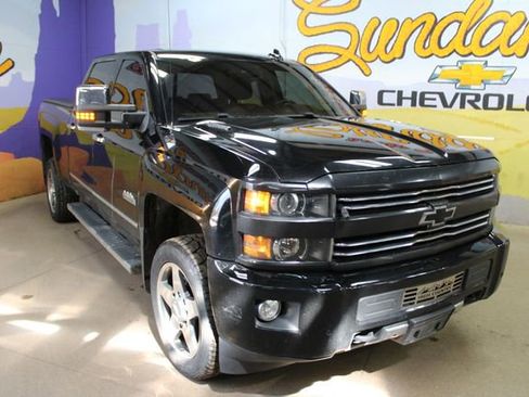Used 2016 Chevrolet Silverado 2500 High Country w/ High Country Premium Package AWD/4WD image 2
