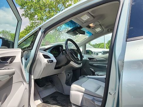 Used 2019 Chevrolet Bolt Premier w/ Infotainment Package image 5