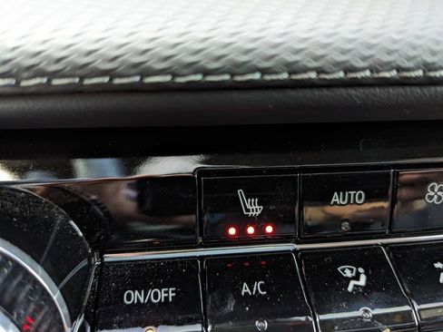 Used 2025 Chevrolet Equinox LT w/ Convenience Package II image 62