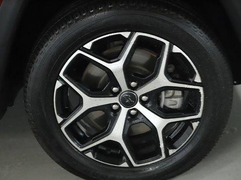 Used 2025 Jeep Compass Limited AWD/4WD image 10