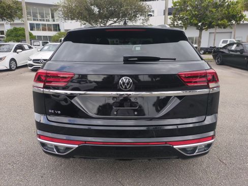 Used 2021 Volkswagen Atlas Cross Sport SE w/ Panoramic Sunroof Package image 6
