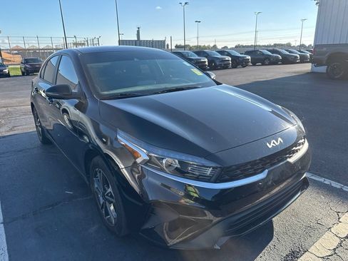 Used 2023 Kia Forte LXS w/ LXS Technology Package FWD image 2