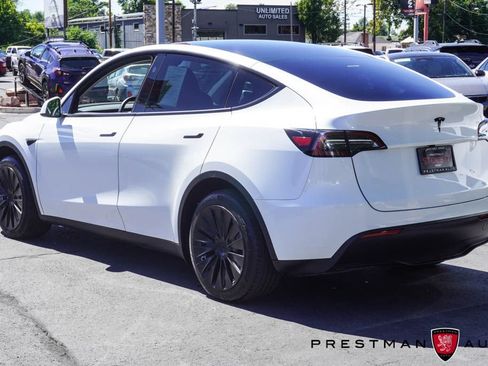 Used 2024 Tesla Model Y 2WD image 14