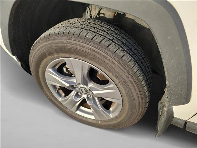 Used 2023 Toyota RAV4 LE AWD/4WD image 9