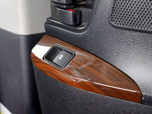 Used 2018 Toyota Sienna Limited image 58