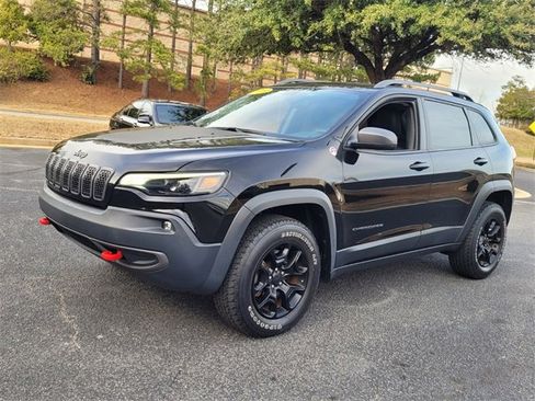Used 2019 Jeep Cherokee Trailhawk image 3