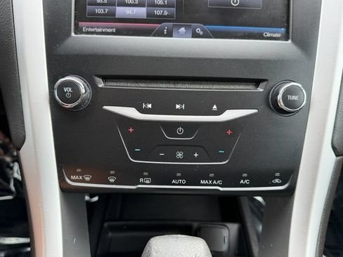Used 2013 Ford Fusion SE FWD image 23