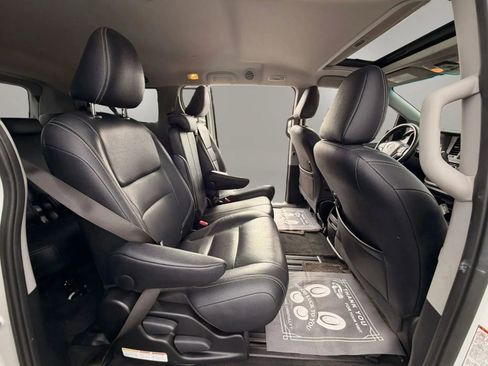 Used 2015 Toyota Sienna SE w/ SE Preferred Package FWD image 21