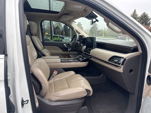 Used 2022 Lincoln Navigator L Reserve AWD/4WD image 23