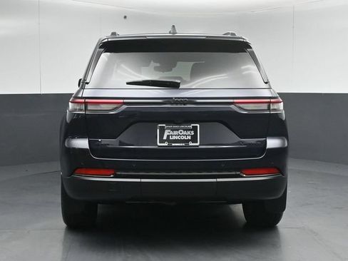 Used 2023 Jeep Grand Cherokee Limited w/ Black Appearance Package AWD/4WD image 6