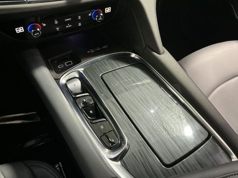 Used 2024 Buick Enclave Essence image 30