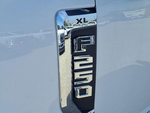 Used 2022 Ford F250 XL w/ Power Equipment Group AWD/4WD image 33
