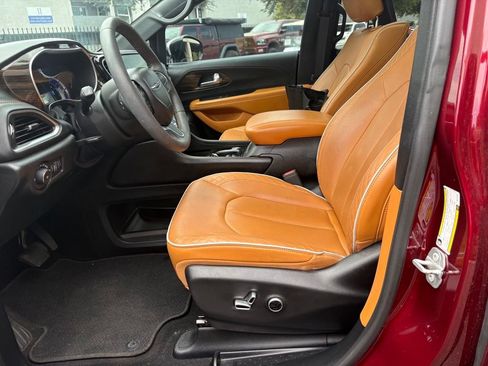 Certified 2023 Chrysler Pacifica Pinnacle FWD image 9
