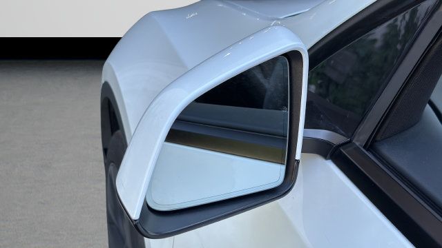 Used 2024 Tesla Model Y Long Range RWD image 31