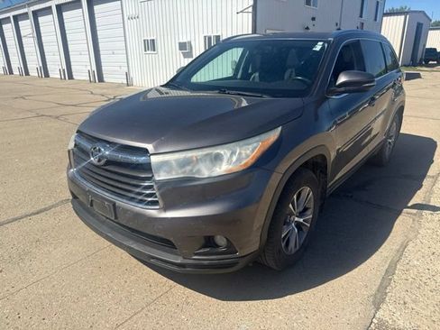 Used 2014 Toyota Highlander XLE AWD/4WD image 5