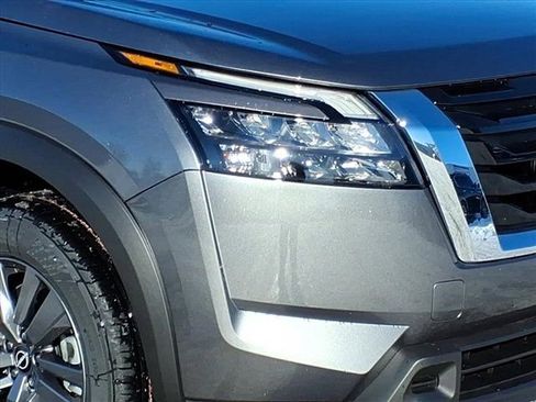 New 2025 Nissan Pathfinder SV image 9