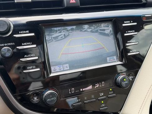 Used 2018 Toyota Camry XLE FWD image 23