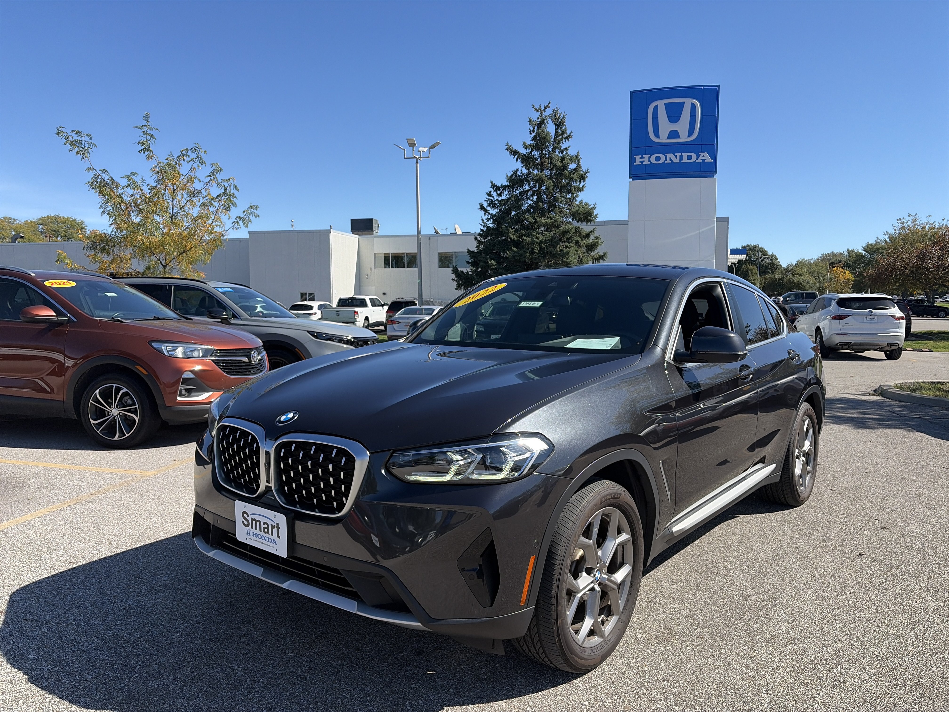 Used 2022 BMW X4 xDrive30i w/ Premium Package 2 AWD/4WD image 1