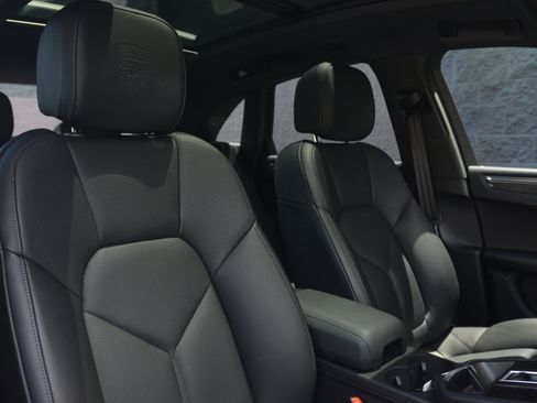 Certified 2026 Porsche Macan AWD/4WD image 28