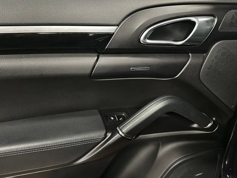 Used 2018 Porsche Cayenne Platinum Edition image 12