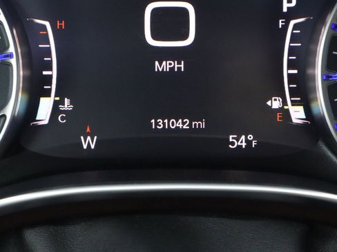 Used 2020 Chrysler Pacifica Limited image 37