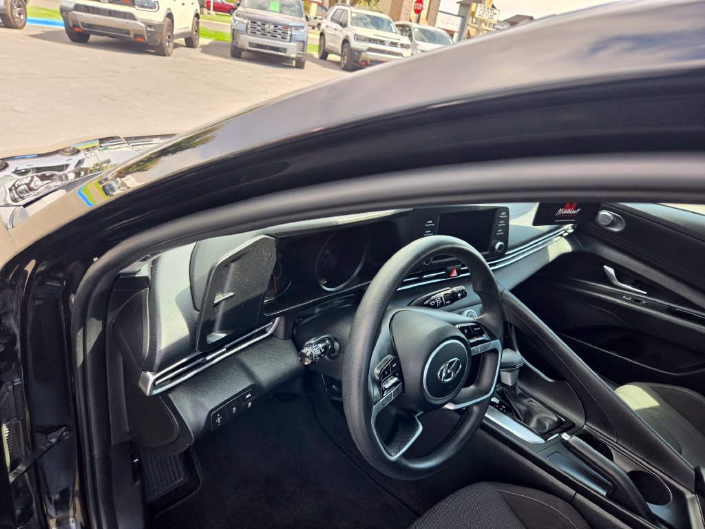 Used 2023 Hyundai Elantra SE FWD image 16
